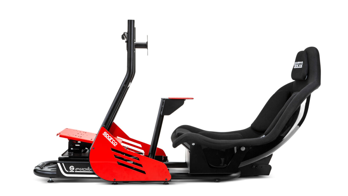You can also order the Sparco Evolve GP cockpit with a PC, monitor or both...