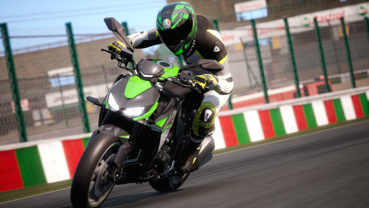 For a more modern Japanese musclebike, try the 2014 Kawasaki Z1000