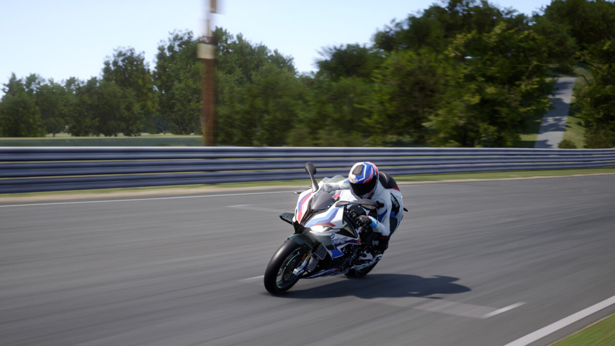 Set the fastest time around Suzuka on the BMW M 1000 RR to win prizes