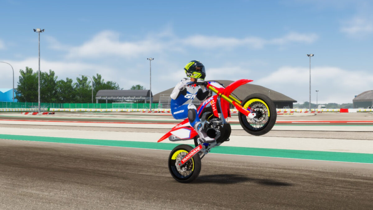 A massive TrackDayR Update adds Supermotos and Dirt Bikes